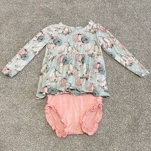 Posh Peanut: Perfect Condiiton Floral Pumpkin Bummie Set